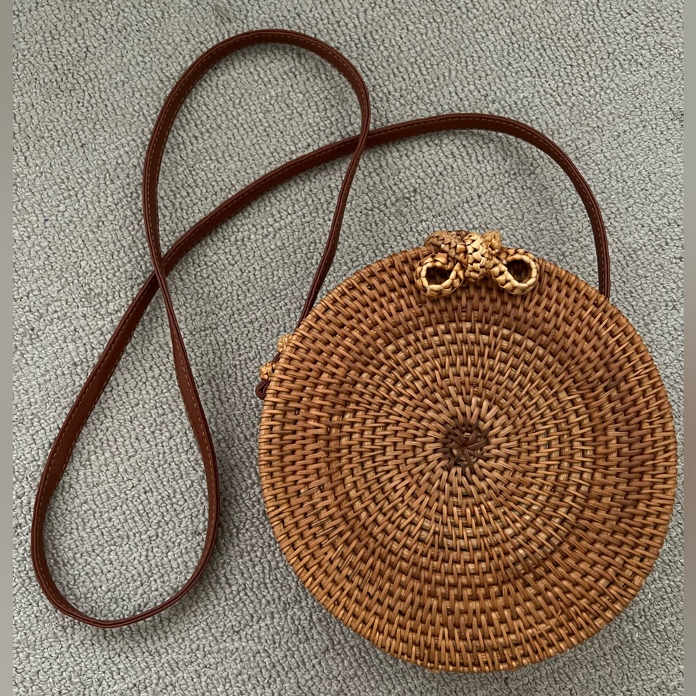 Raffia Circle Crossbody